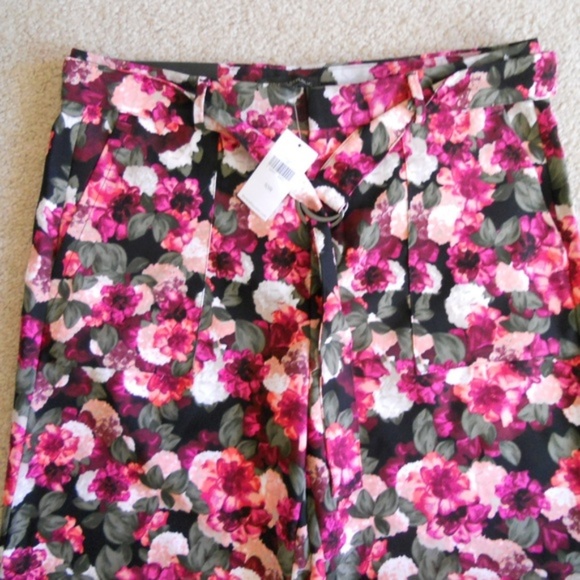 Banana Republic Blake Crop Floral Pants size 12P - Picture 3 of 6